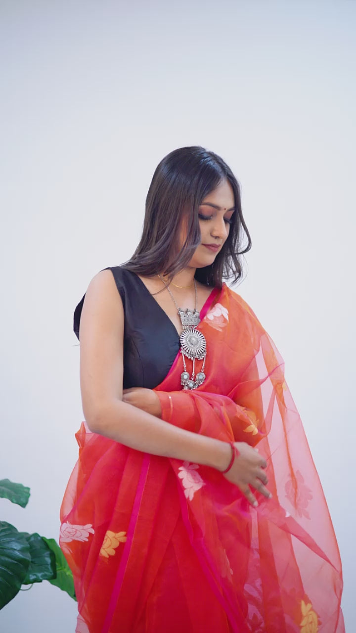 Handwoven Matka Muslin Saree